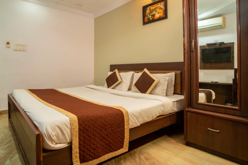 Elegant room at Hotel Florence Continental